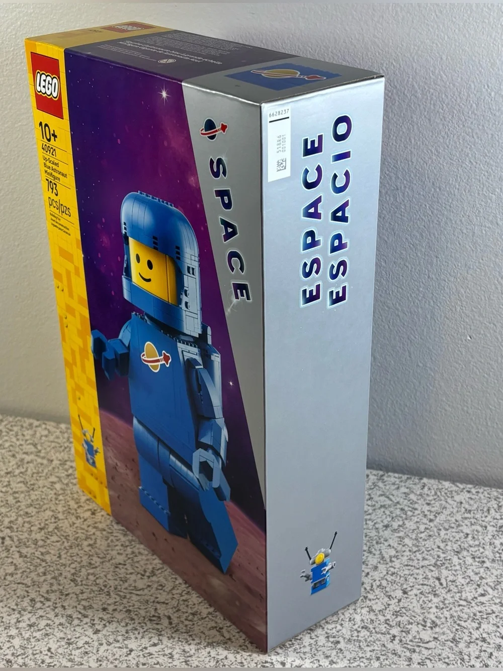 LEGO Space 40921 Up-Scaled Blue Astronaut Minifigure Set Kit Brand New Sealed
